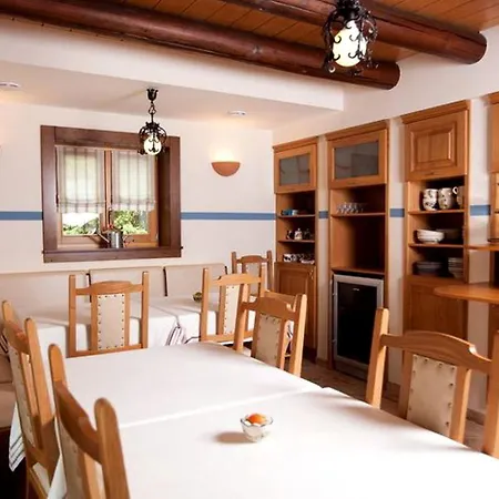 Casa de Férias Modern Bed And Breakfast Accommodation For Four Near Bled, Slovenia *